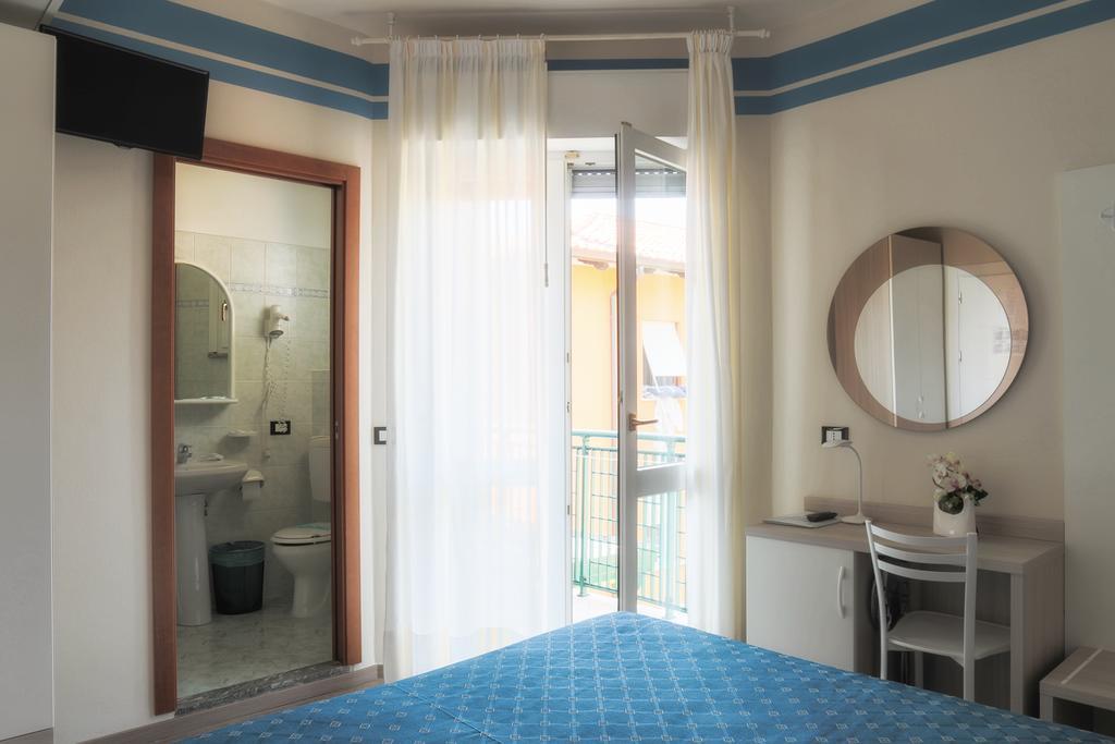 Double Room,958420570:JPEG