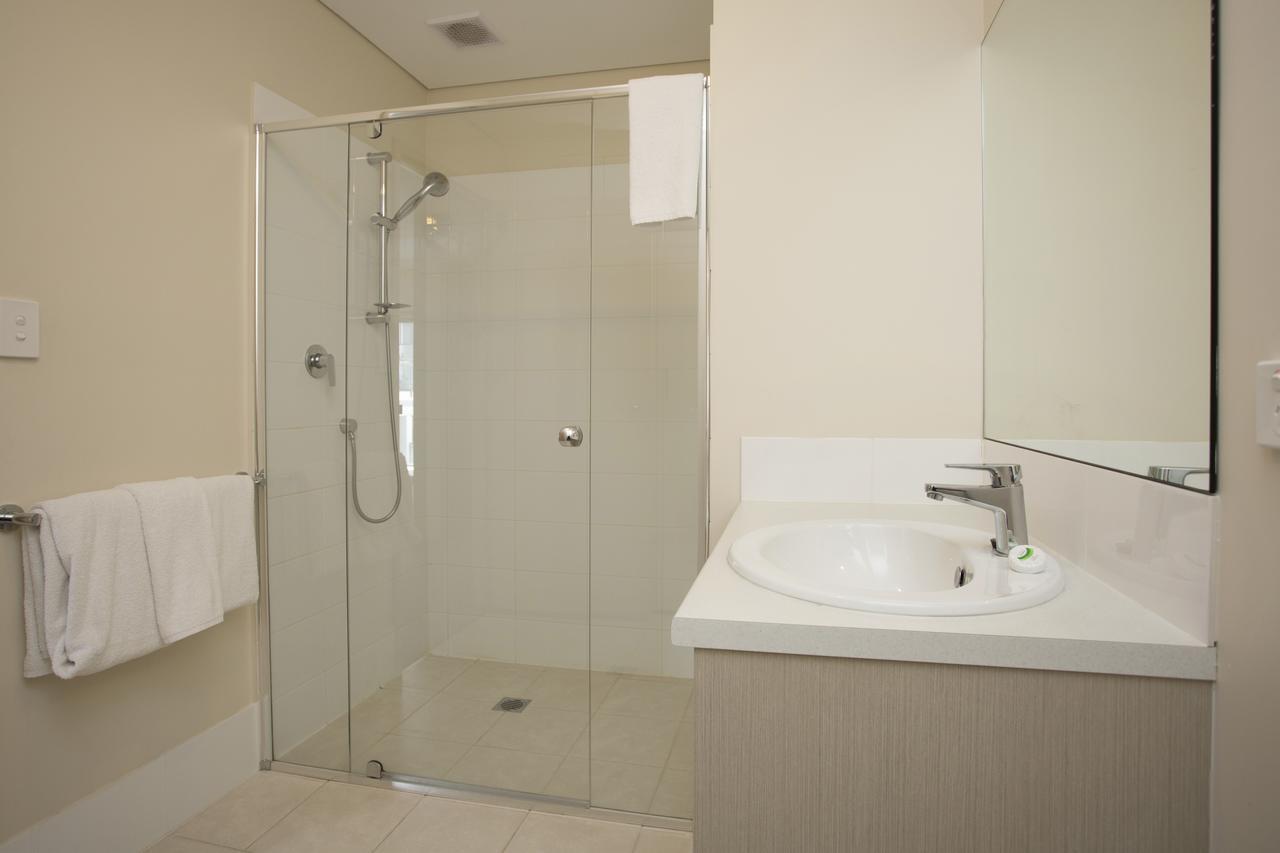 Deluxe Two-Bedroom Apartment (1 Queen & 1 Double)