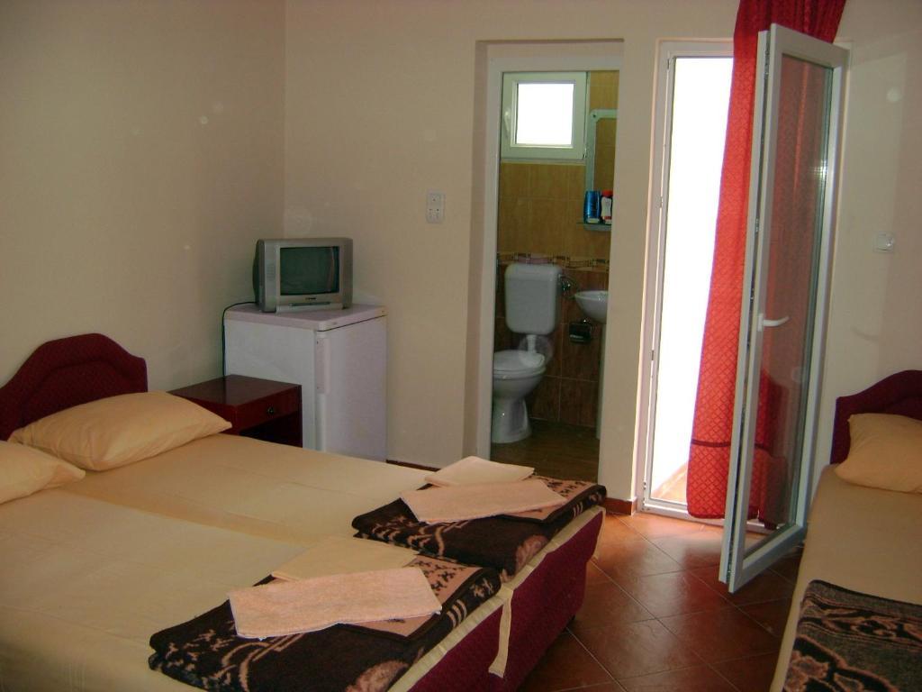 Deluxe Queen Room with Two Queen Beds - Non-Smoking