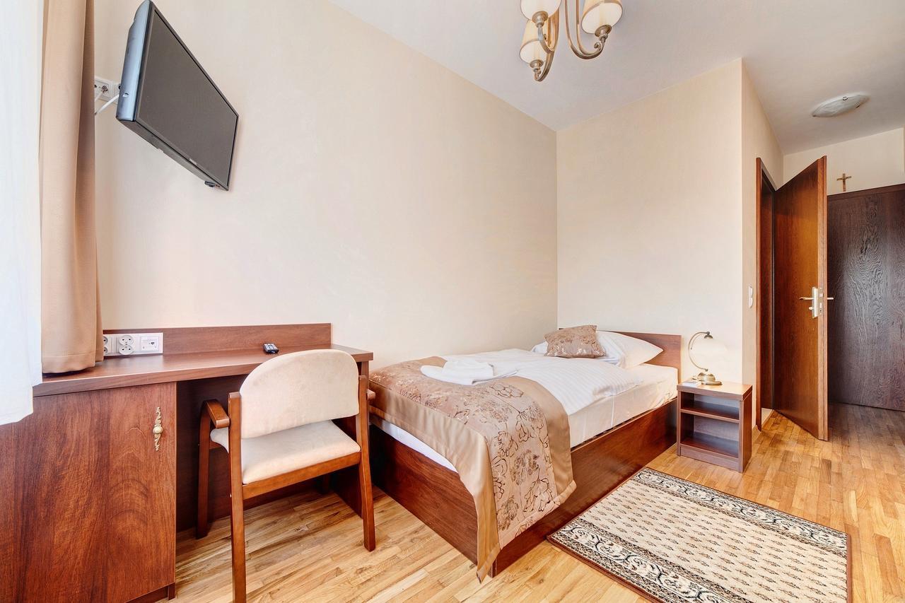 Single Room,649058328:JPEG