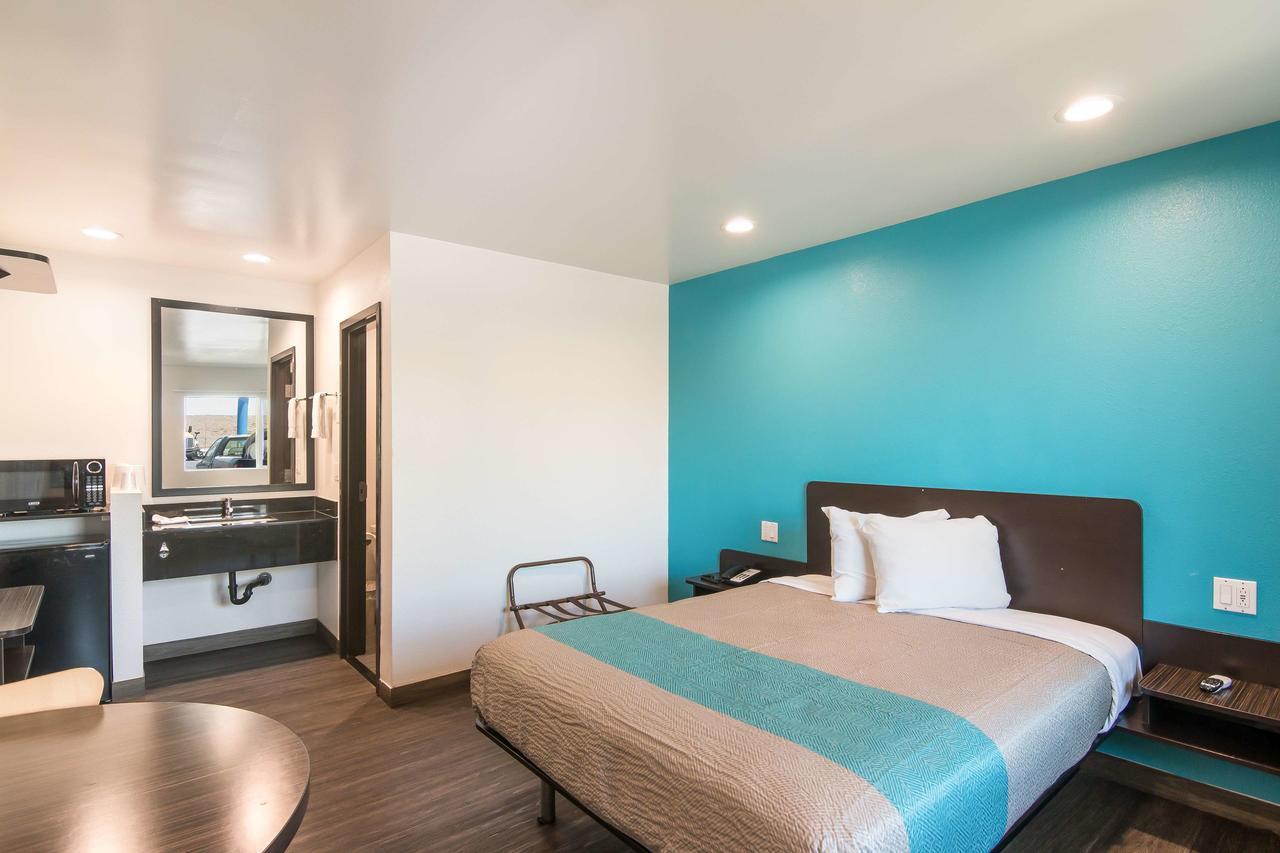 Queen Room - Disability Access - Roll in Shower,696407712:JPEG