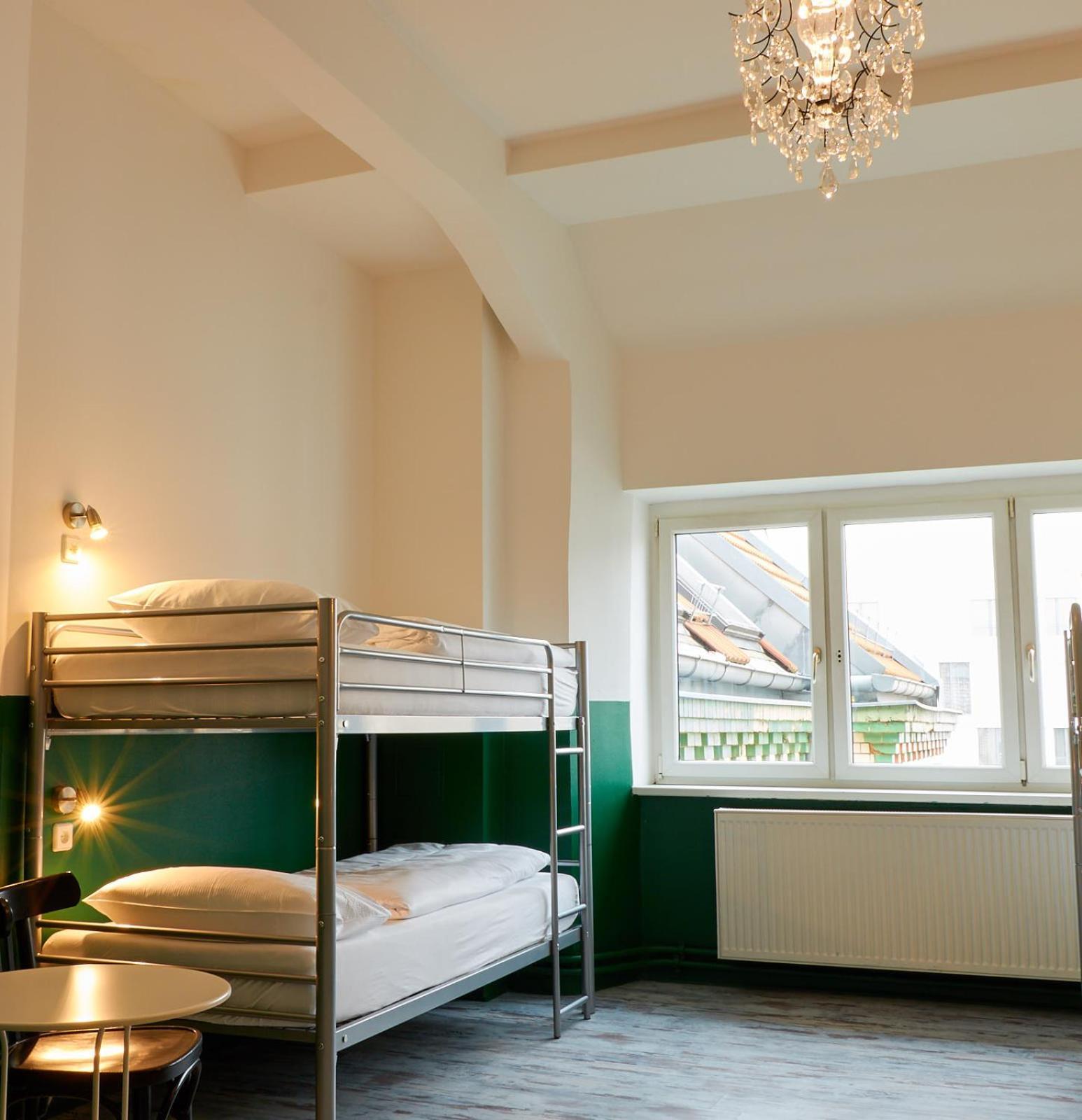 Posto Letto in Dormitorio con 4 Letti