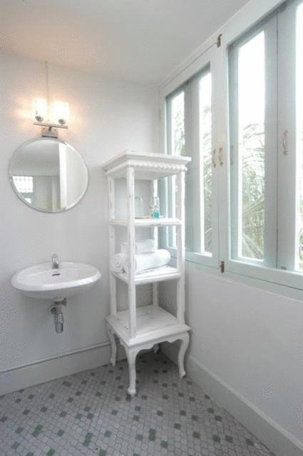 Deluxe Mountain View with Sunroom — Large Bed+Single Bed