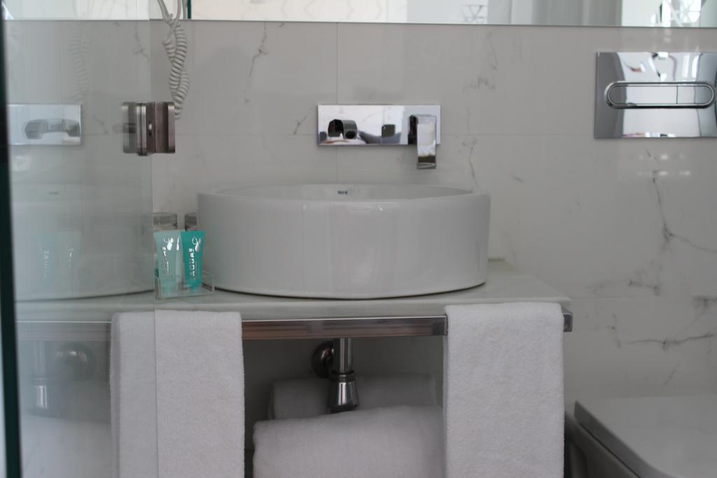 Double Room with View,79752282:JPEG