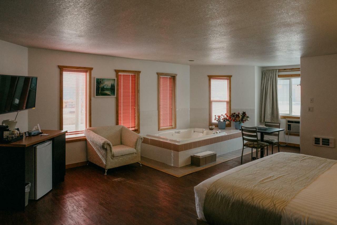 Deluxe King Suite
