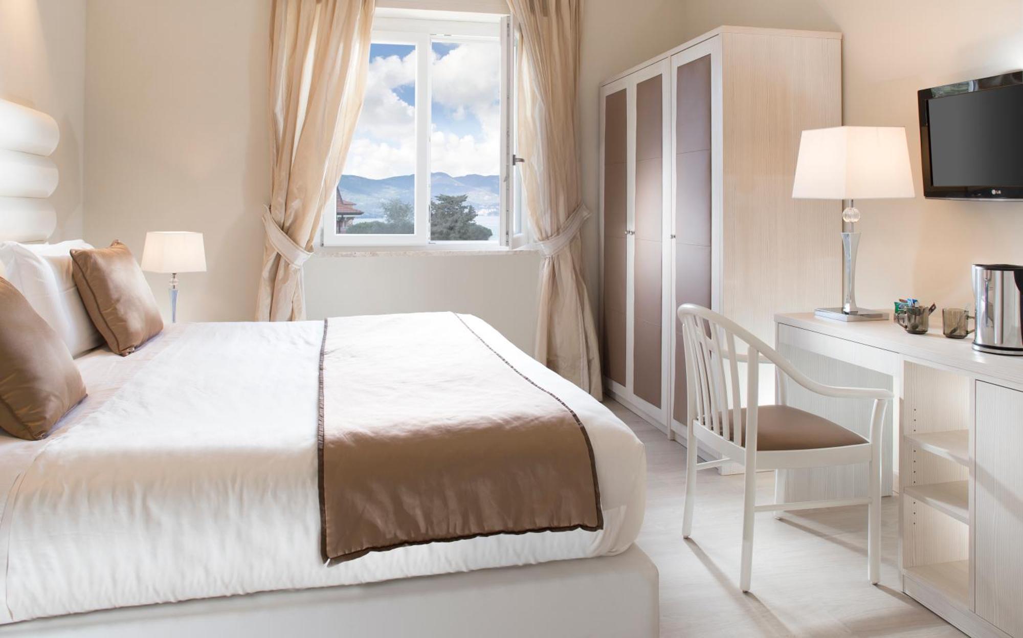 Doppelzimmer mit seitlichem Meerblick