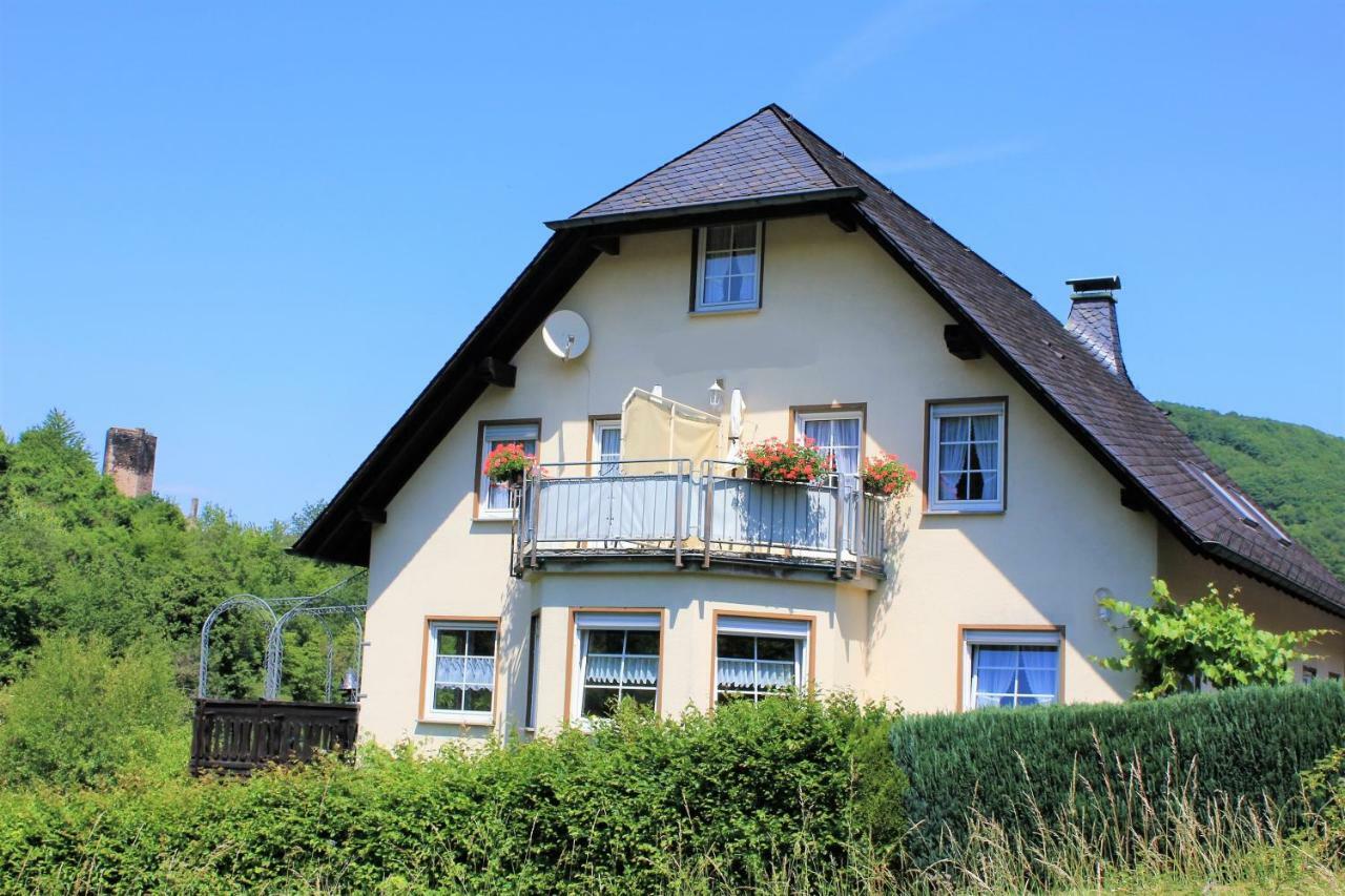 Apartment mit Balkon