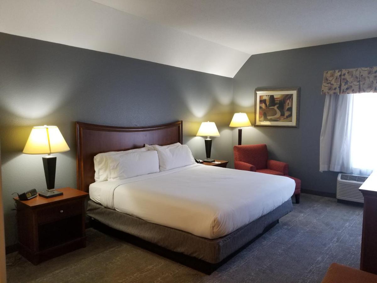 Deluxe King Room - Non-Smoking
