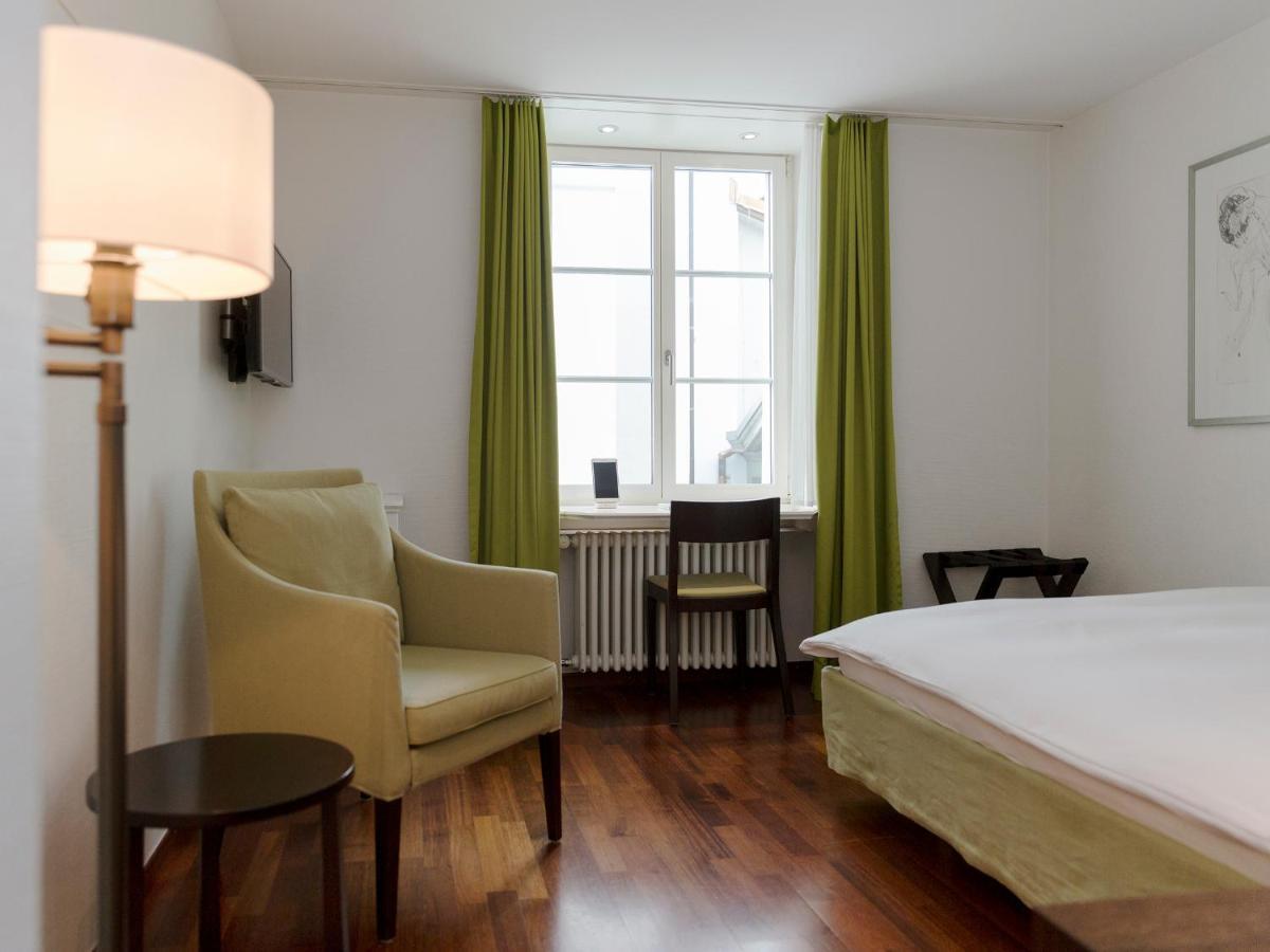 Boutique Queen Room