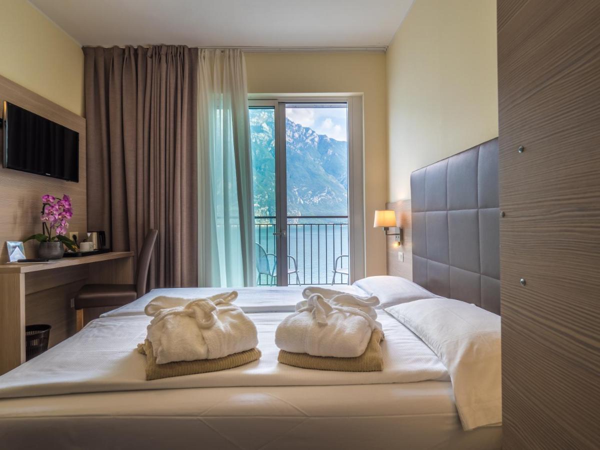 Chambre Double avec Balcon – Vue sur Lac