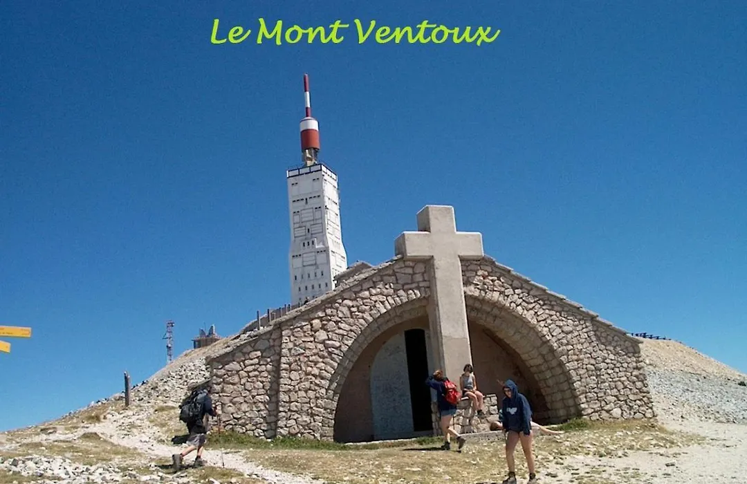 Le Nid au Pied du Mont Ventoux-1