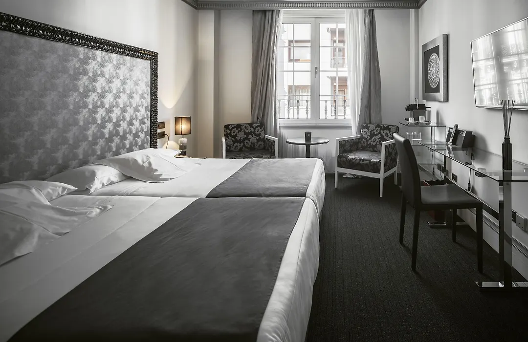 Hotel Lopez De Haro-1