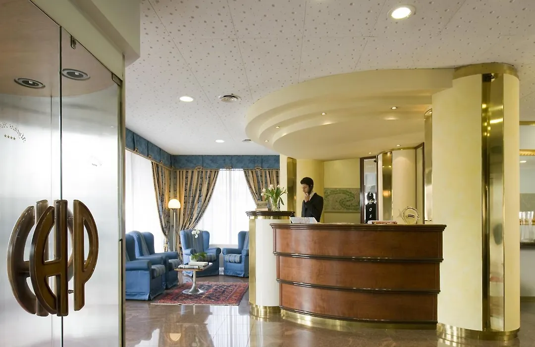 Hotel President-1