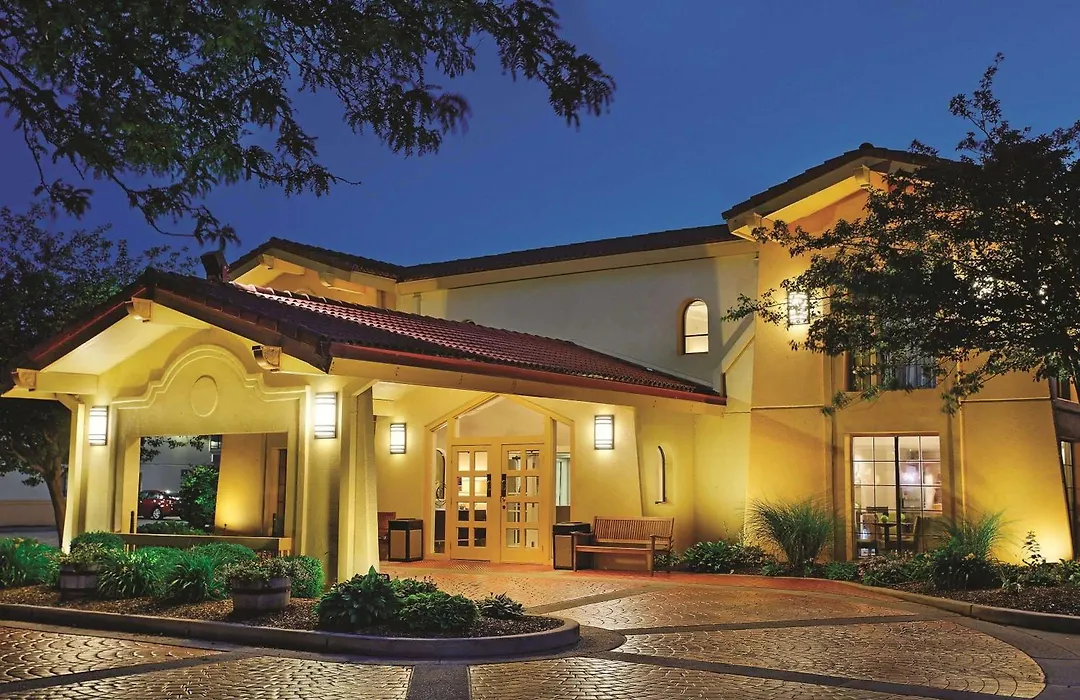 La Quinta Inn By Wyndham Champaign-1
