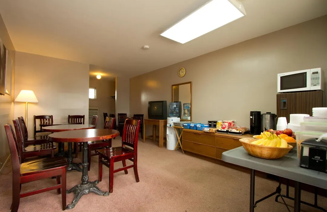 Knights Inn Lindsay-1
