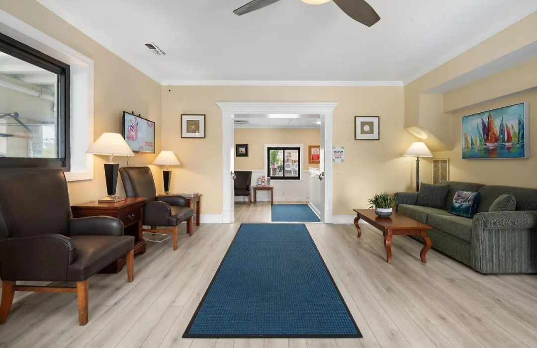 Coastal Palms Inn And Suites-1