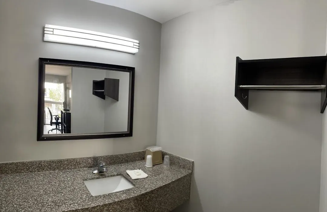 Griffin Inn & Suites-1