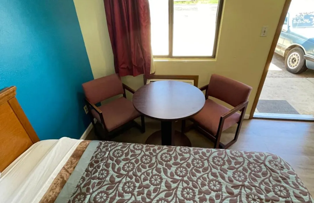 Executive Inn-1