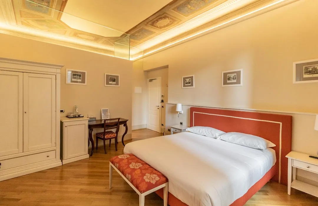 Casa Isolani Piazza Maggiore 1-1