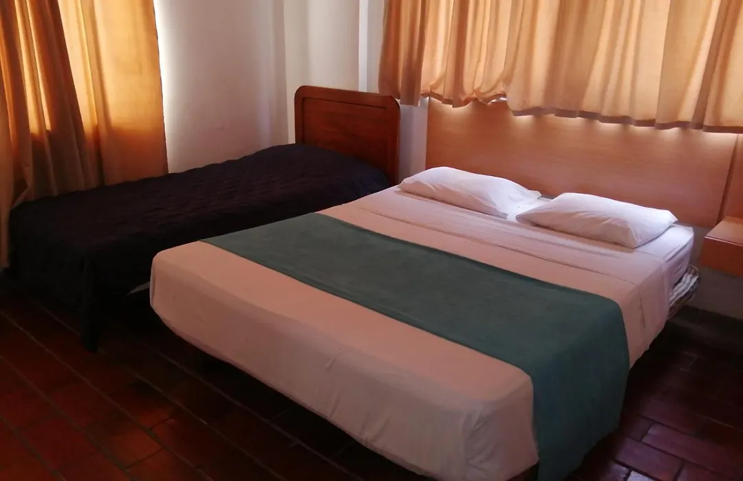 Hotel Del Oeste B&B-1