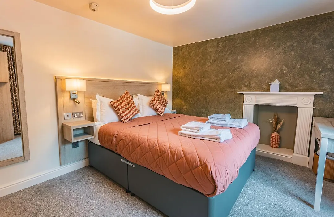 Rooms At The Apple Pie-1