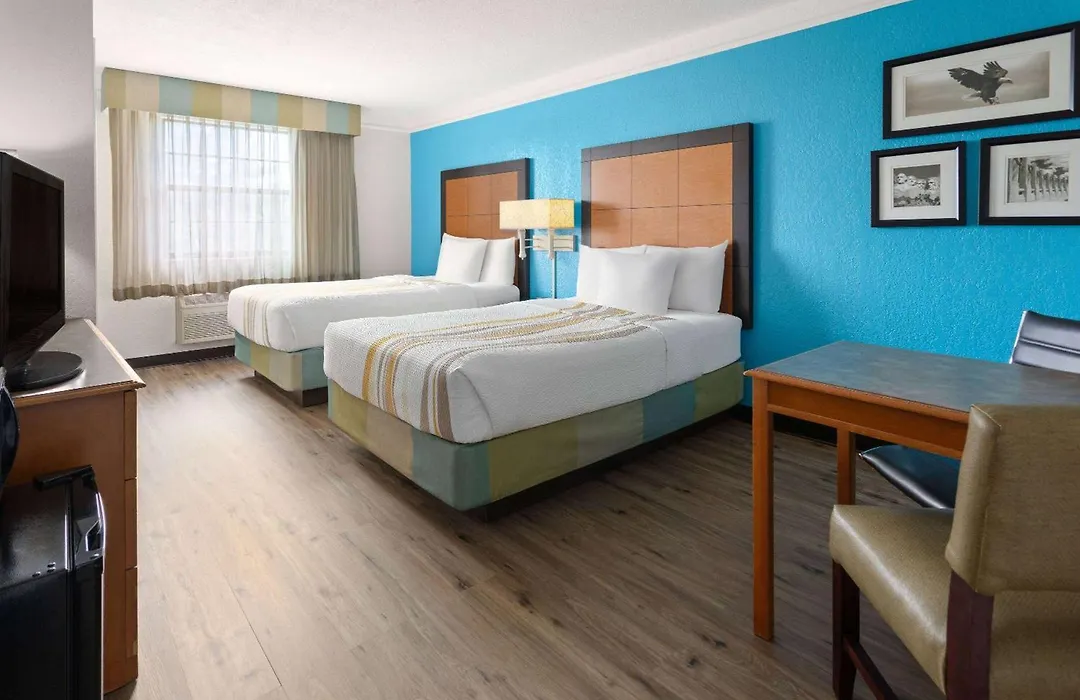 La Quinta Inn By Wyndham Pittsburgh Airport-1