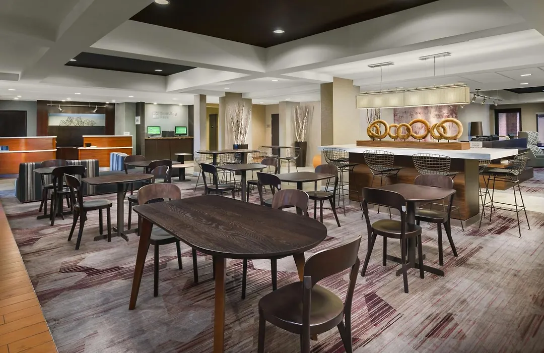 Courtyard By Marriott Chicago Bloomingdale-1