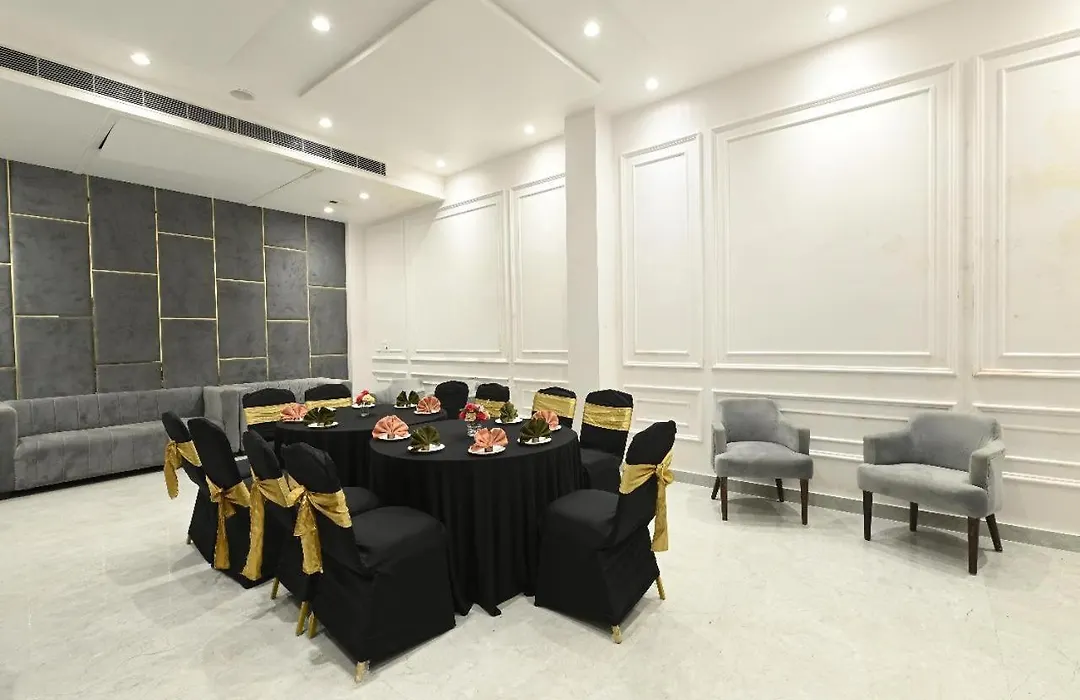 Hotel Avalon Palms Agra-1