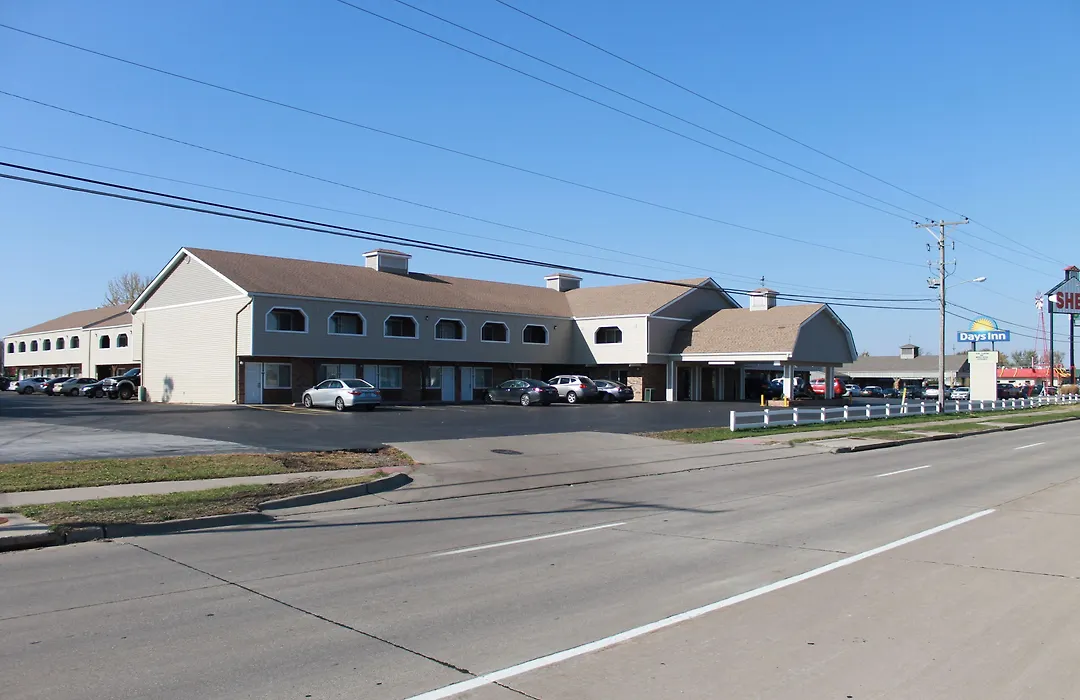 Days Inn By Wyndham Davenport Ia-1