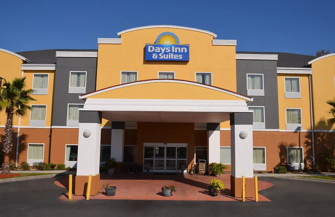 Days Inn & Suites By Wyndham Savannah North I-95-1