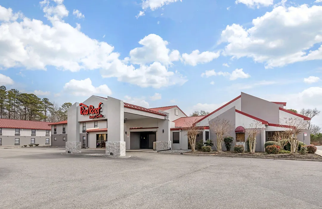 Red Roof Inn & Suites Newport News-1