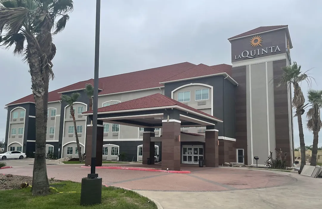 La Quinta Inn Suites By Wyndham Raymondville Harlingen-1