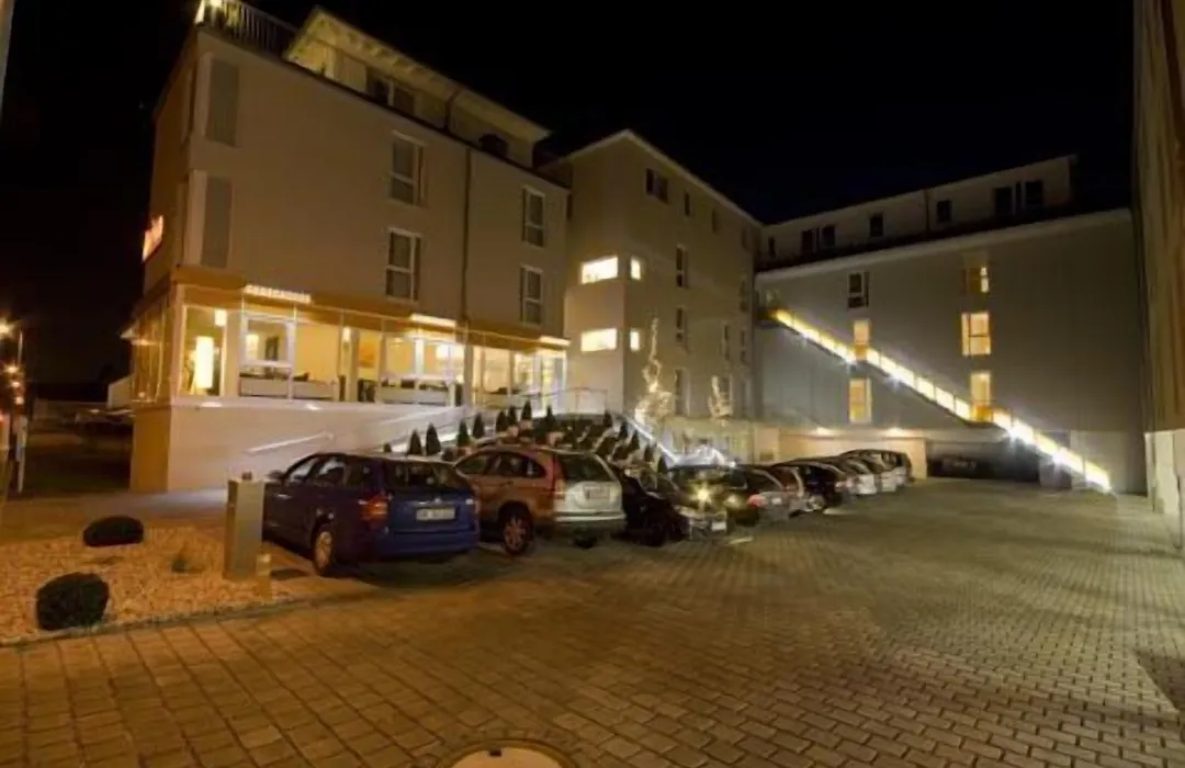 Hotel Aviva By Apolonia-1