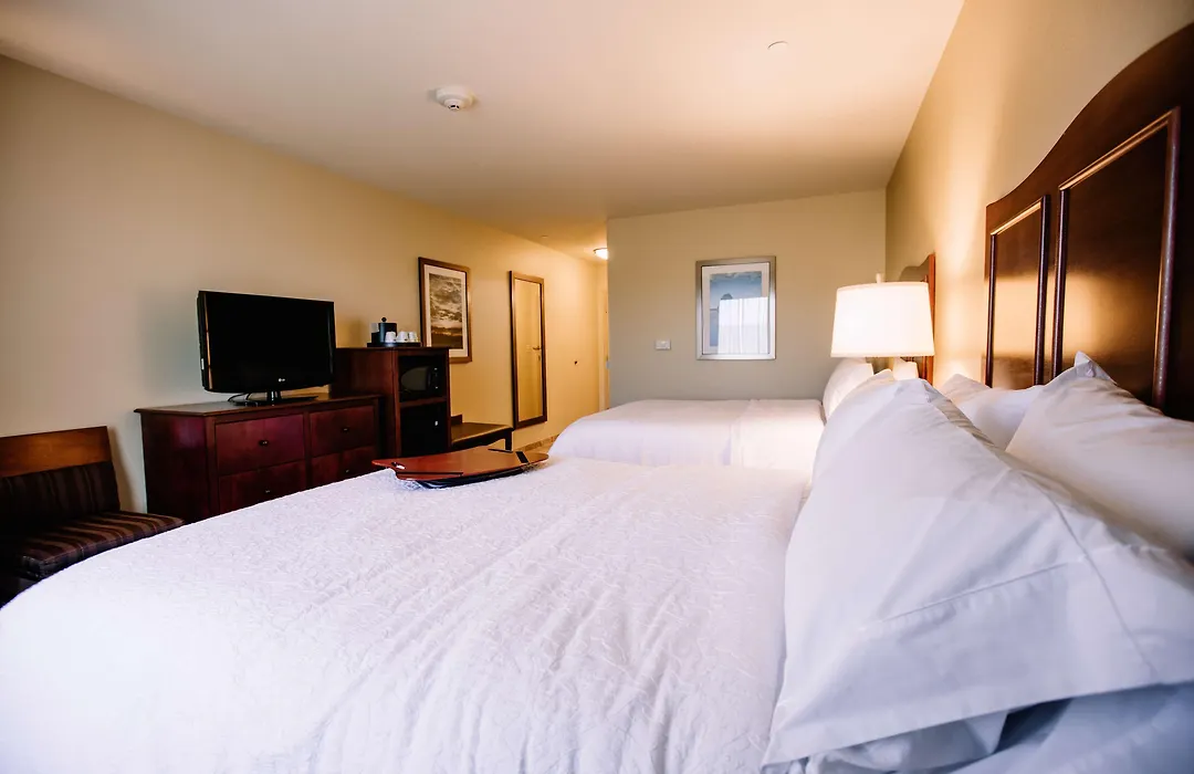 Hampton Inn & Suites Minot-1
