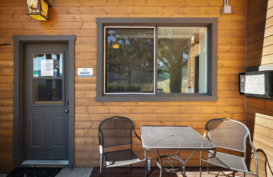 Elk Refuge Inn-1