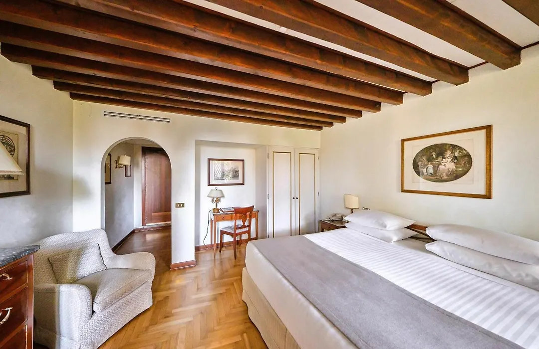 Hotel Villa Cipriani-1