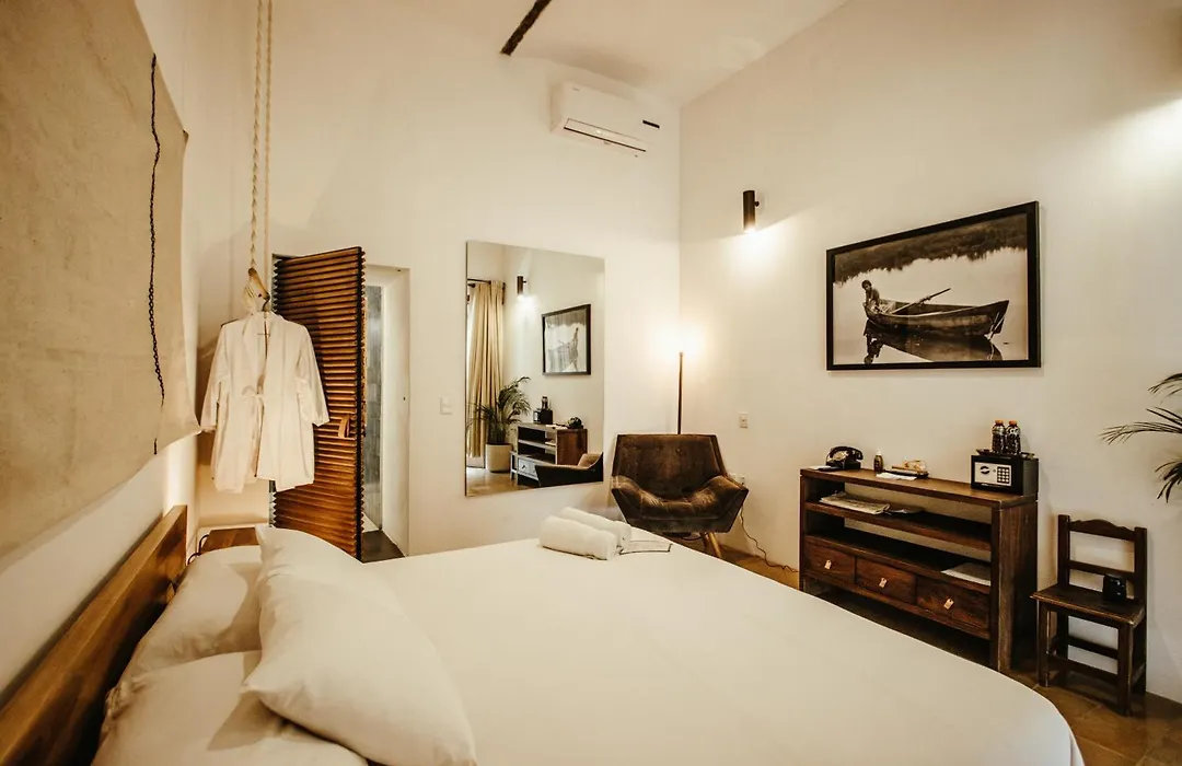 Hotel Sin Nombre-1