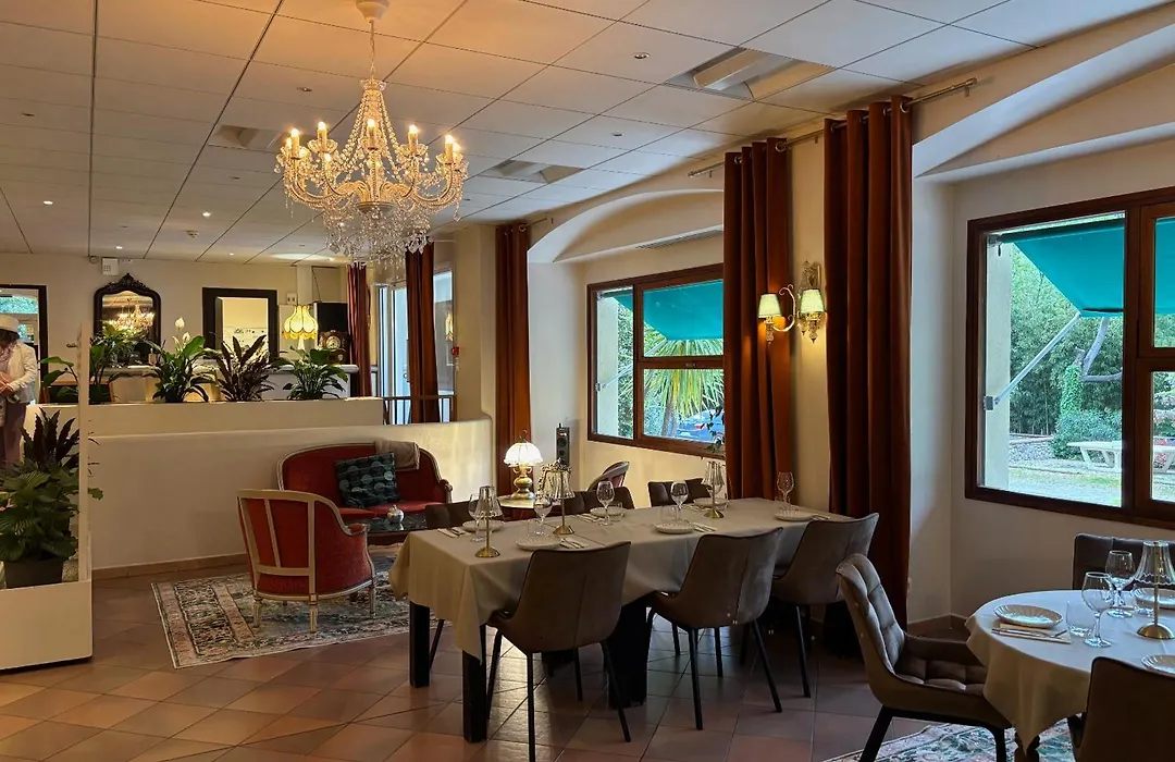 Appart'Hotel Castel Emeraude, Charme et Caractère-1