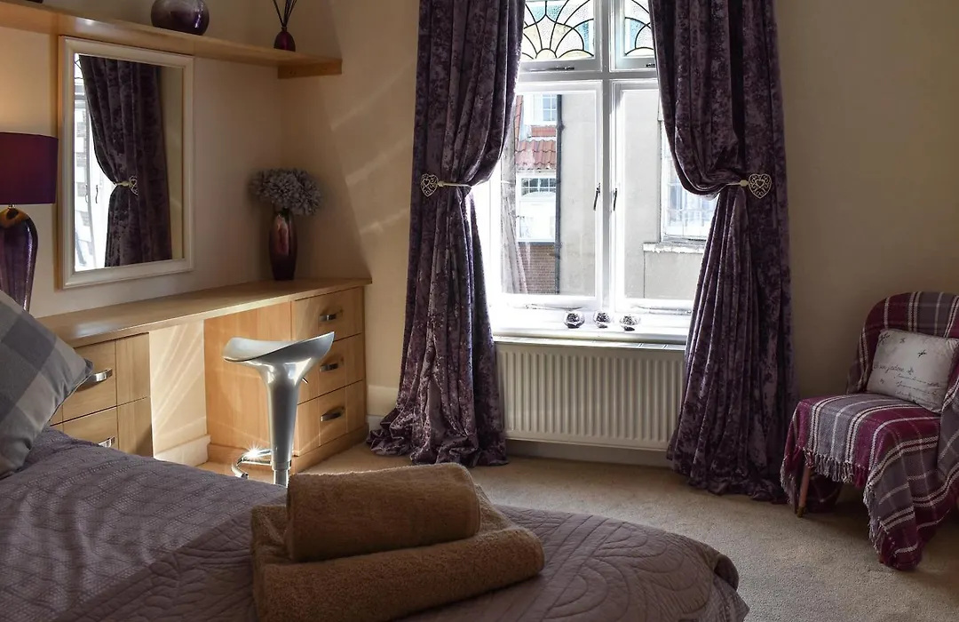 Annie'S Place-1