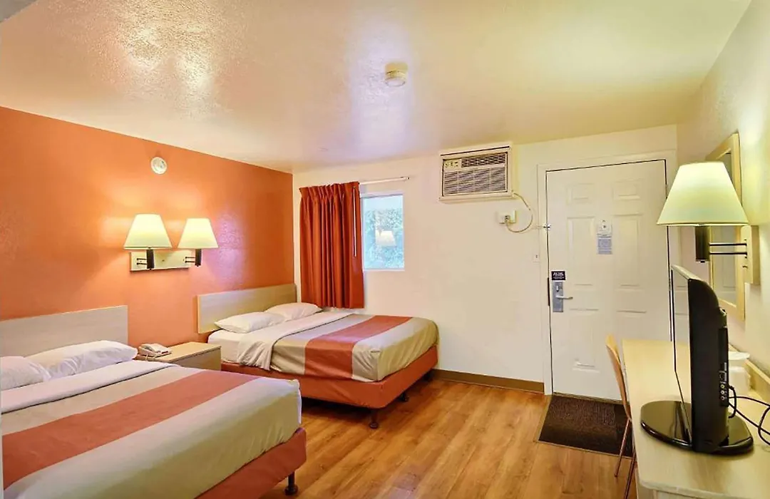 Travelodge By Wyndham Brattleboro Vt-1