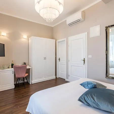 Theatre Of Dreams Rooms-3