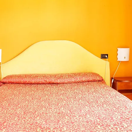Hotel 2000-3