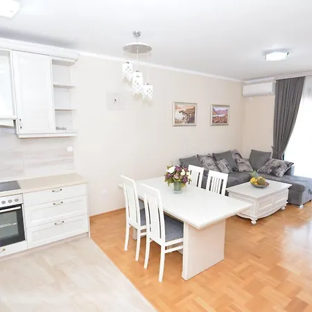 Rooms & Apartments Dobrotski Dvori-3