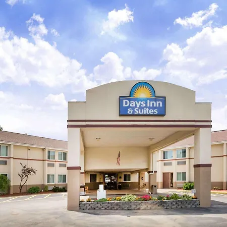 Days Inn & Suites By Wyndham Bridgeport - Clarksburg-2