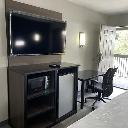 Griffin Inn & Suites-3