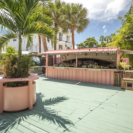 Miami River Inn By Renzzi-3