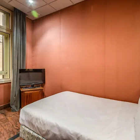 Castro Pretorio 64 Easy Rooms-3
