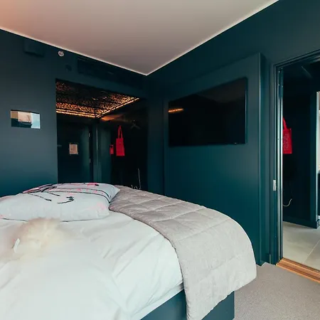 Hotel Ax-3