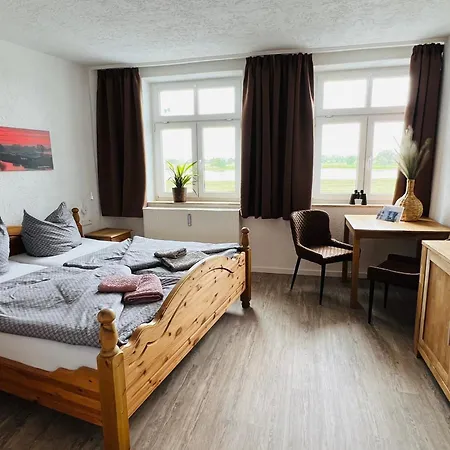 Pension zum goldenen Anker direkt an der Elbe-3