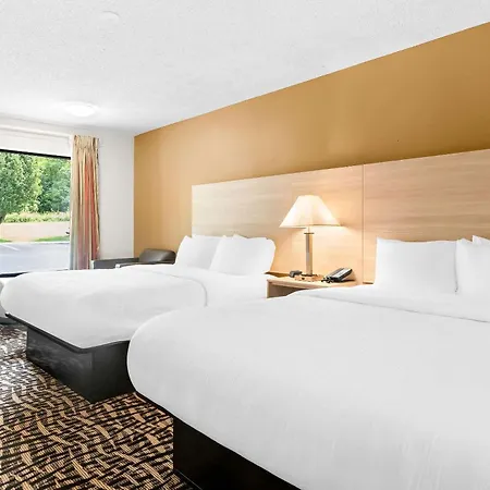 Quality Inn Russellville-3